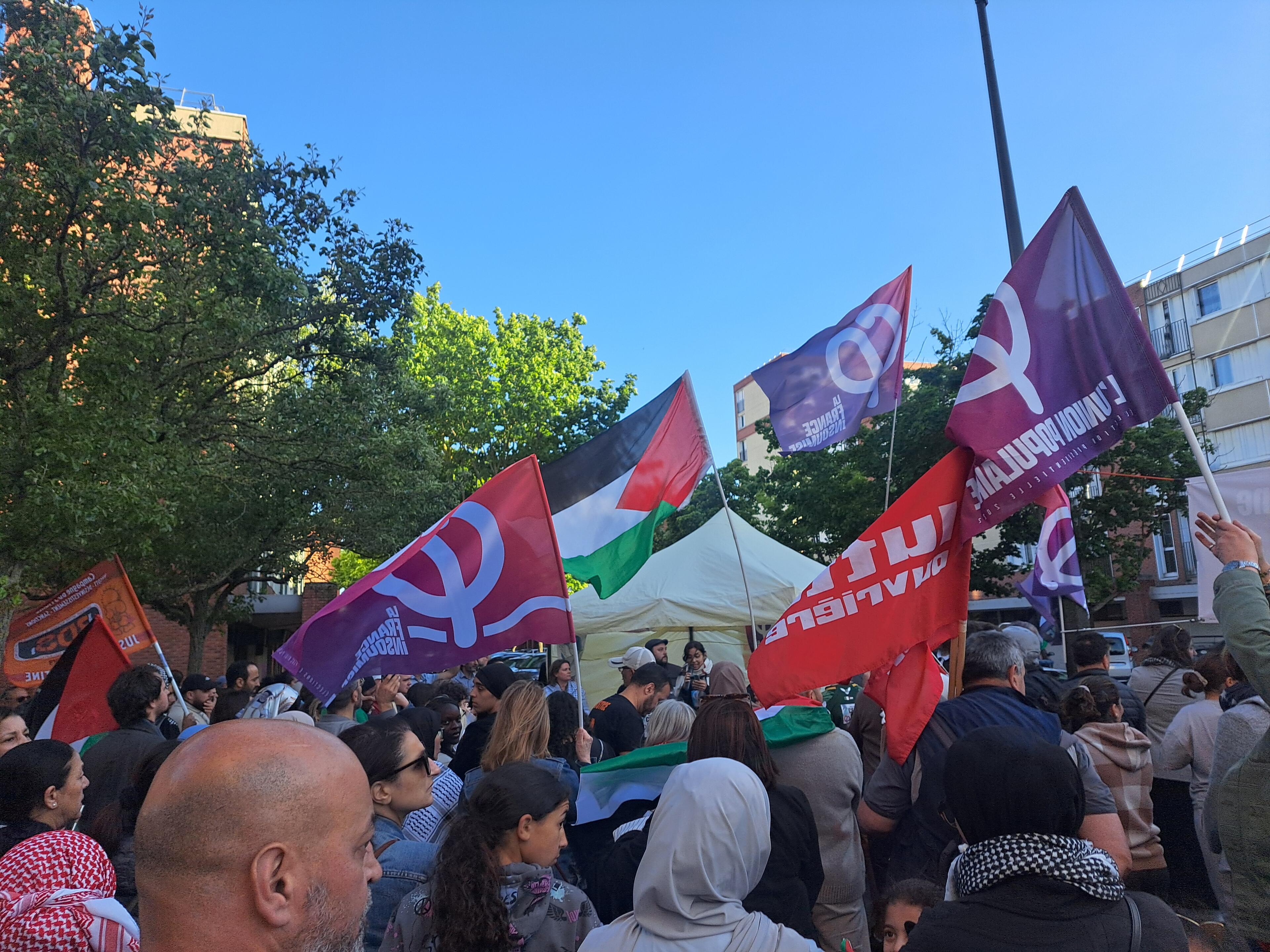 Bannière de France Insoumise Ach&egrave;res